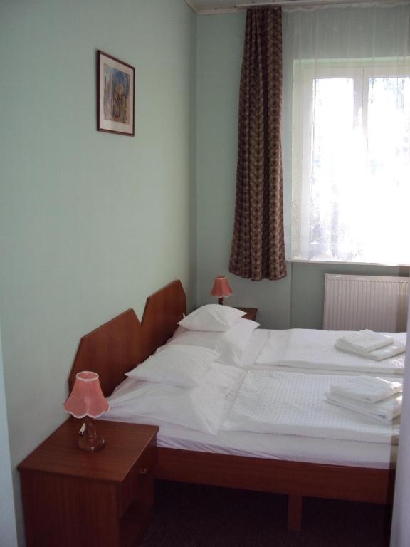 Fuezi Panzio Bed & Breakfast Шопрон Стая снимка