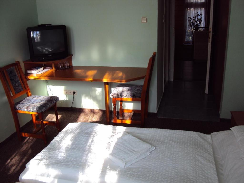Fuezi Panzio Bed & Breakfast Шопрон Стая снимка